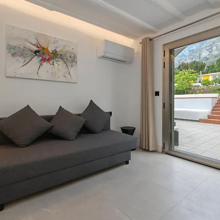 Amantos Villa *